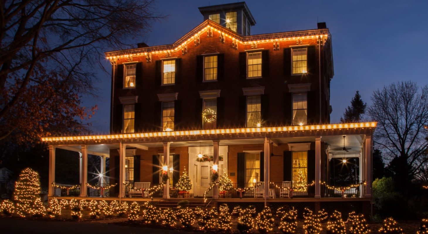 Brampton Inn decorated for Christmas