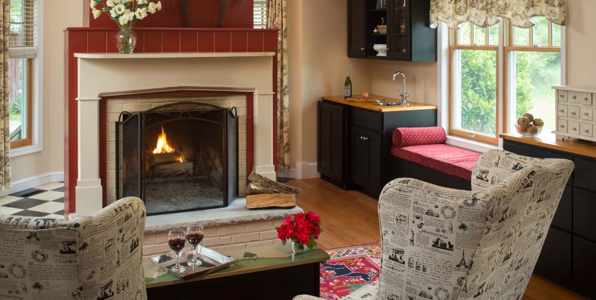 Fairlee Cottage fireplace and seating area